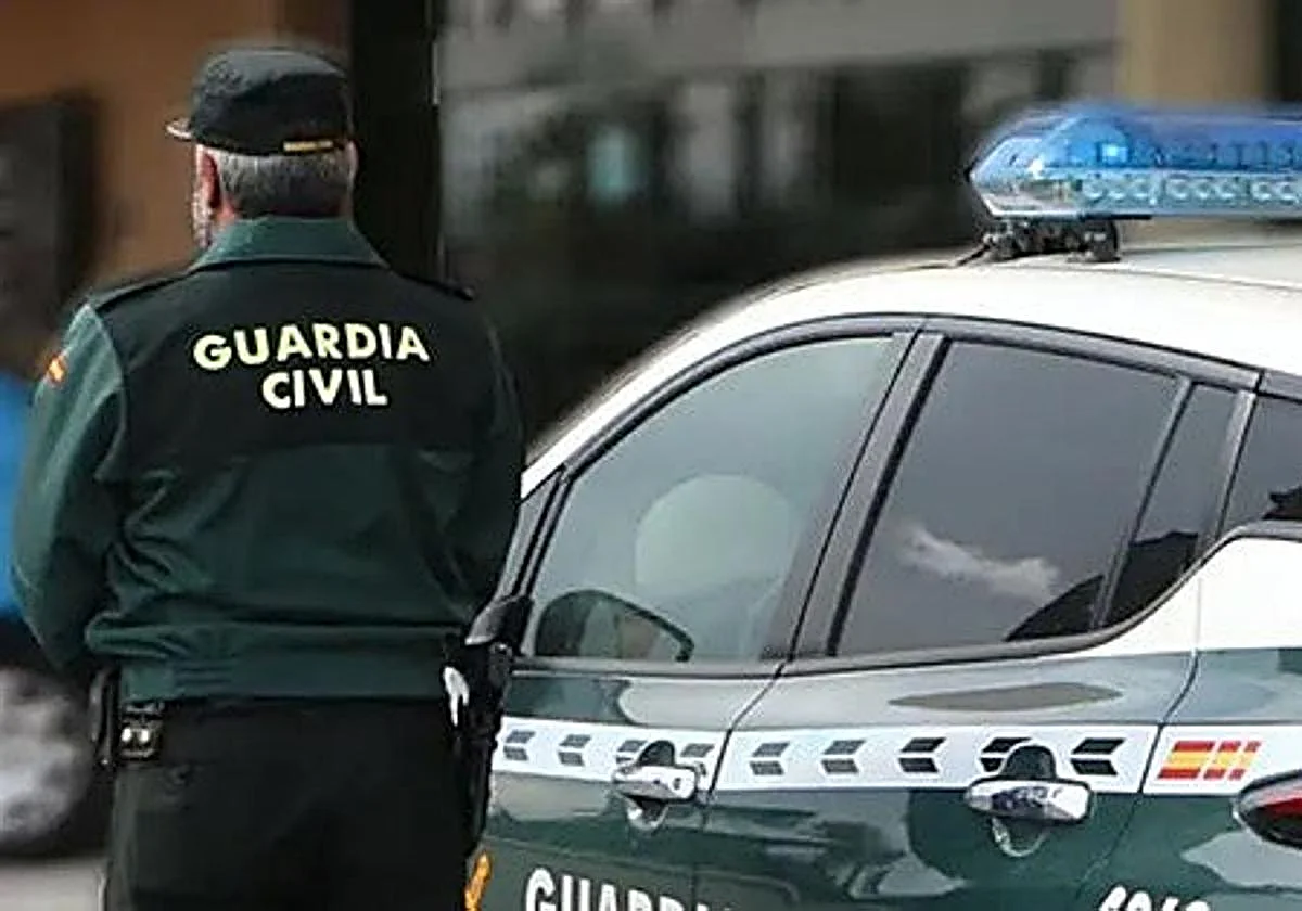 Investigan al conductor de un camión tras salirse de la vía y dar positivo en cannabis y cocaína en Málaga