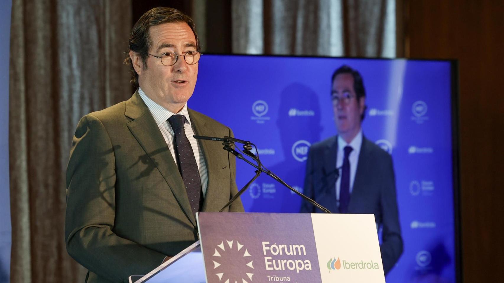 Garamendi carga contra Yolanda Díaz: "Ya no hay decretos ley, hay reales órdenes, como en la época de Franco"