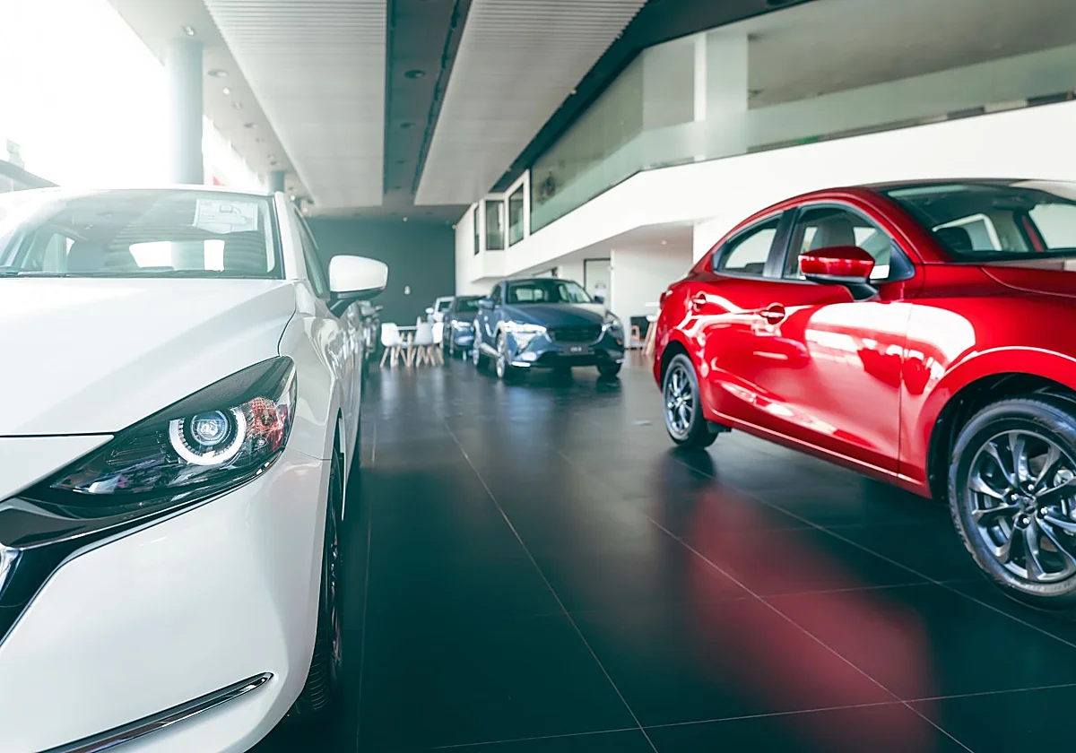 Híbridos y enchufables ganan terreno en la estrategia de los fabricantes para 2026