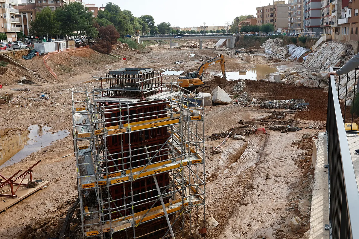 Las constructoras alertan del retraso inversor del Gobierno por la DANA