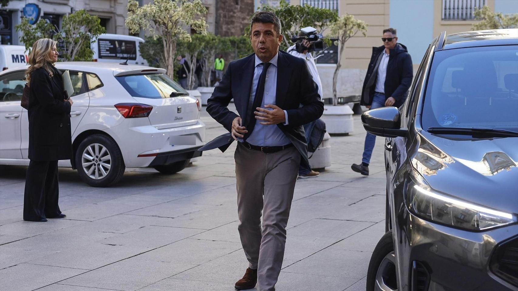 El chófer de Mazón el día de la dana se niega a contestar en el Congreso, pero rechaza haber recibido "presiones"