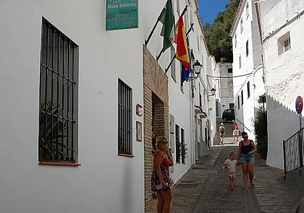 Amonestan al Ayuntamiento de Casares por vulnerar la neutralidad electoral