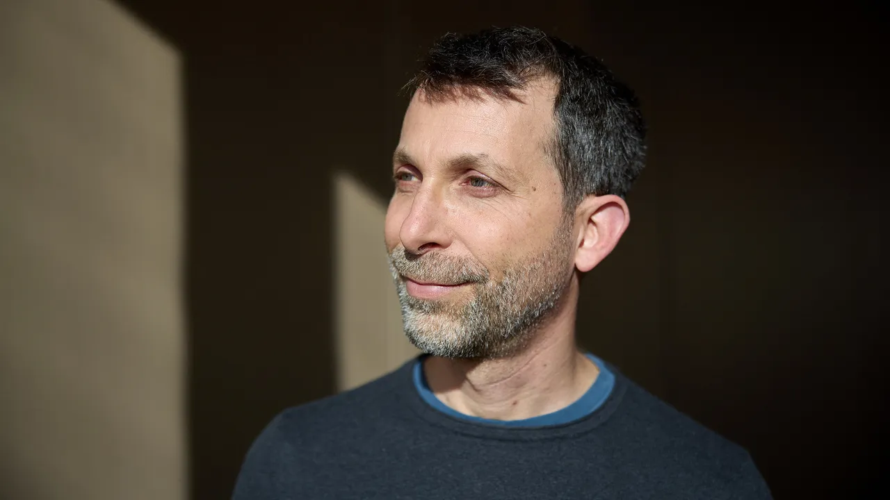 El creador de AlphaGo apuesta $5,000 millones a que la industria de IA va por mal camino