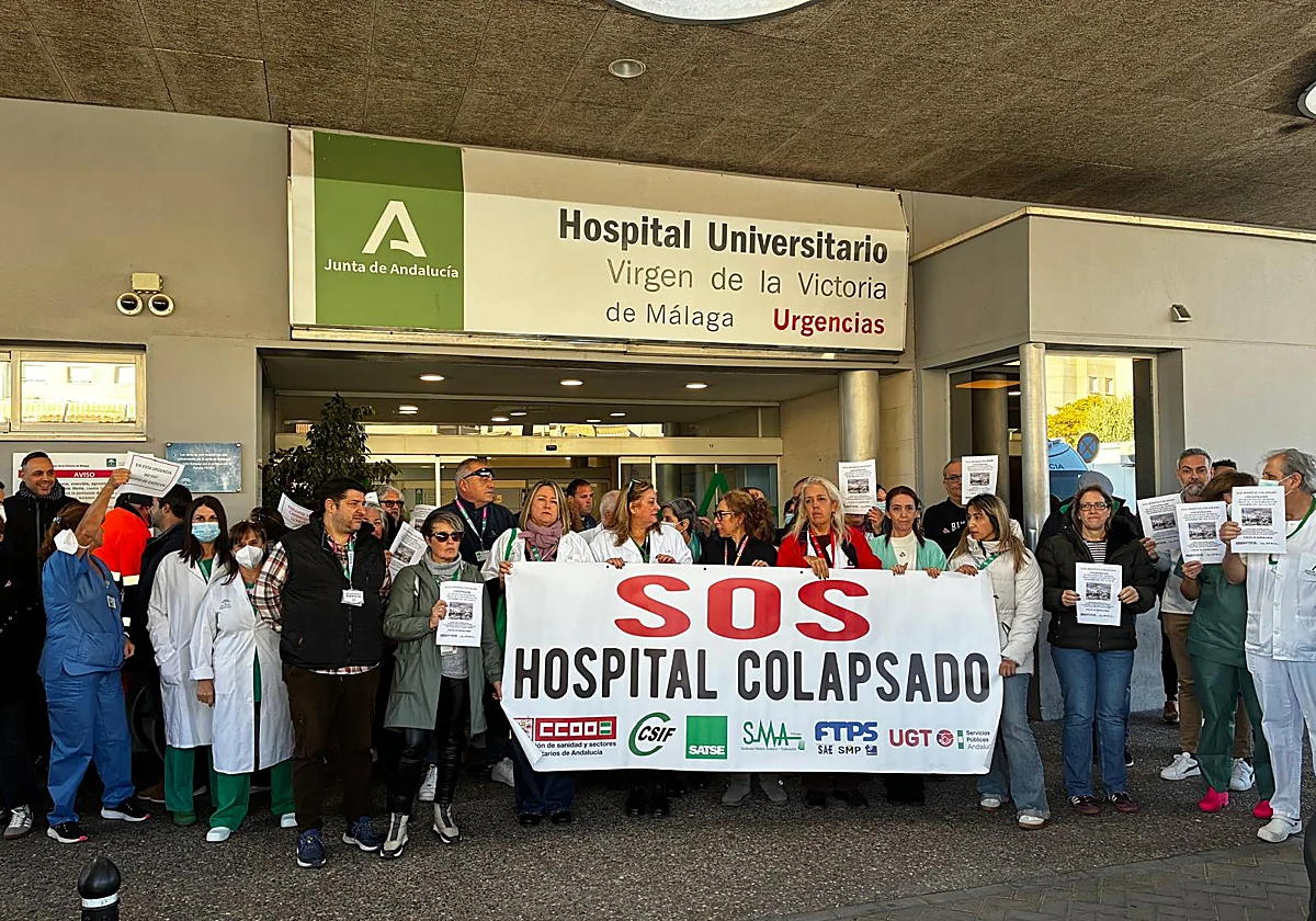 Los sindicatos del Clínico se concentran para pedir contrataciones: «Este hospital necesita personal»