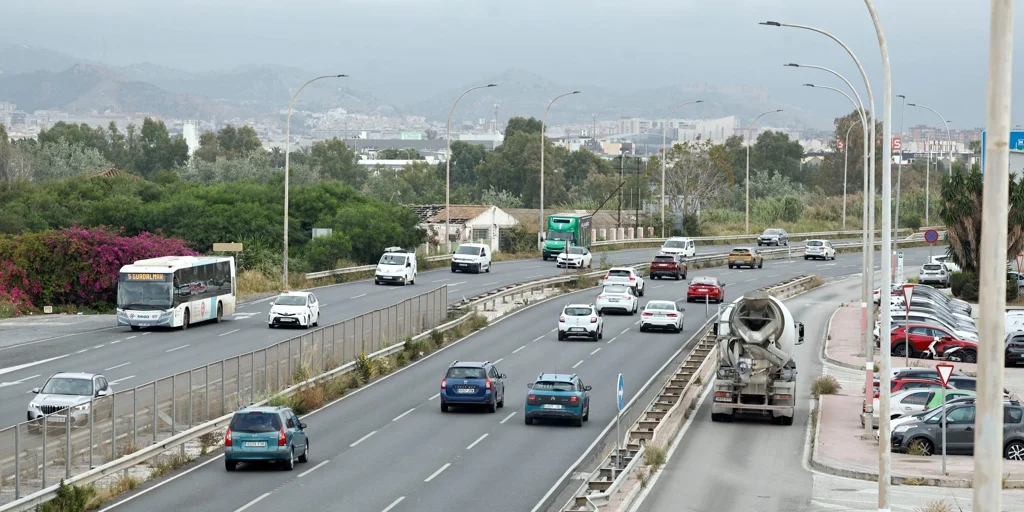 Empiezan las obras para poner fin a los baches en la MA-21: estas son las líneas de bus afectadas