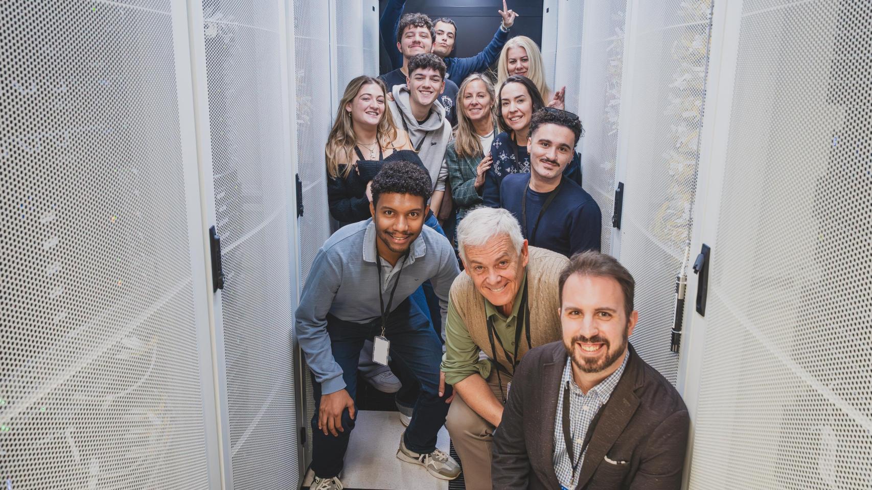 El Máster que enseña a la par el periodismo de hoy y el de siempre: con IA, Multimedia y siete meses de Prácticas