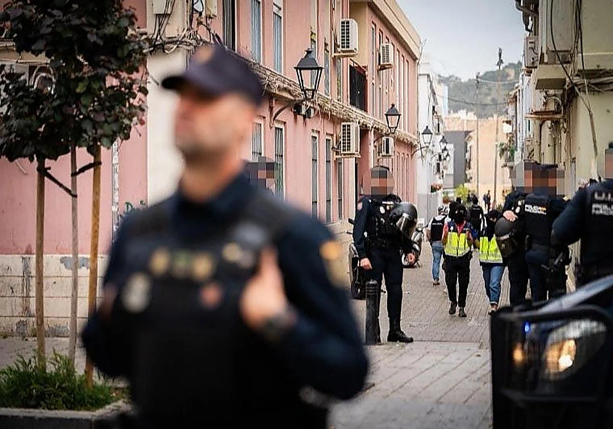 Malaga police seize control of La Trinidad district by land and air following recent shootings