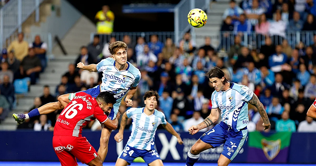 La apuesta por los dos delanteros le da más que le quita al Málaga