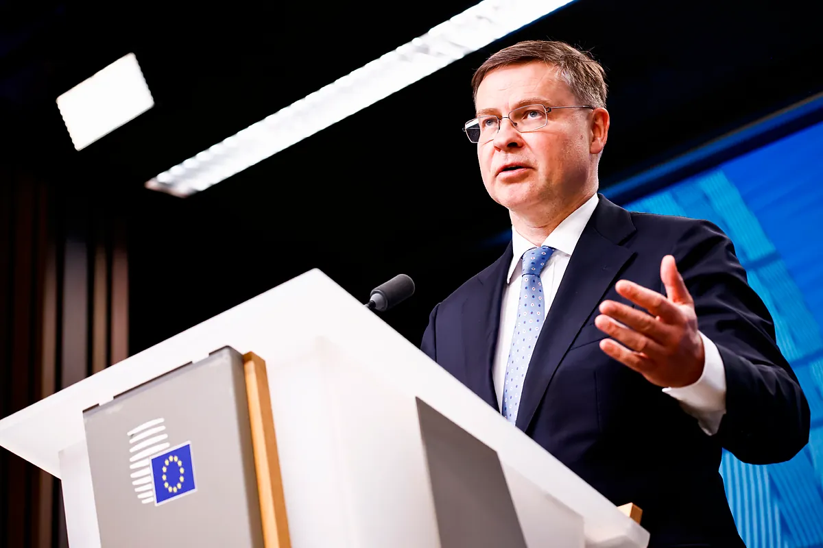 Dombrovskis: "Estamos enfrentando un escenario de estanflación en la Unión Europea"