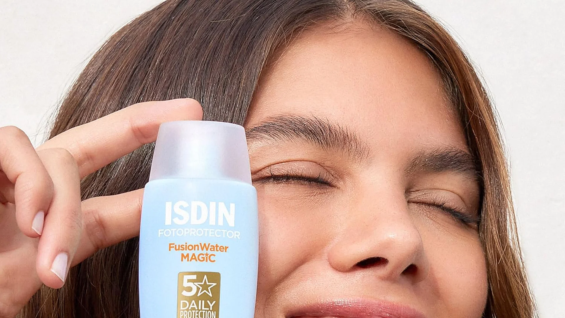 Piel suave, sin brillos y protegida del sol con ISDIN Fusion Water Magic