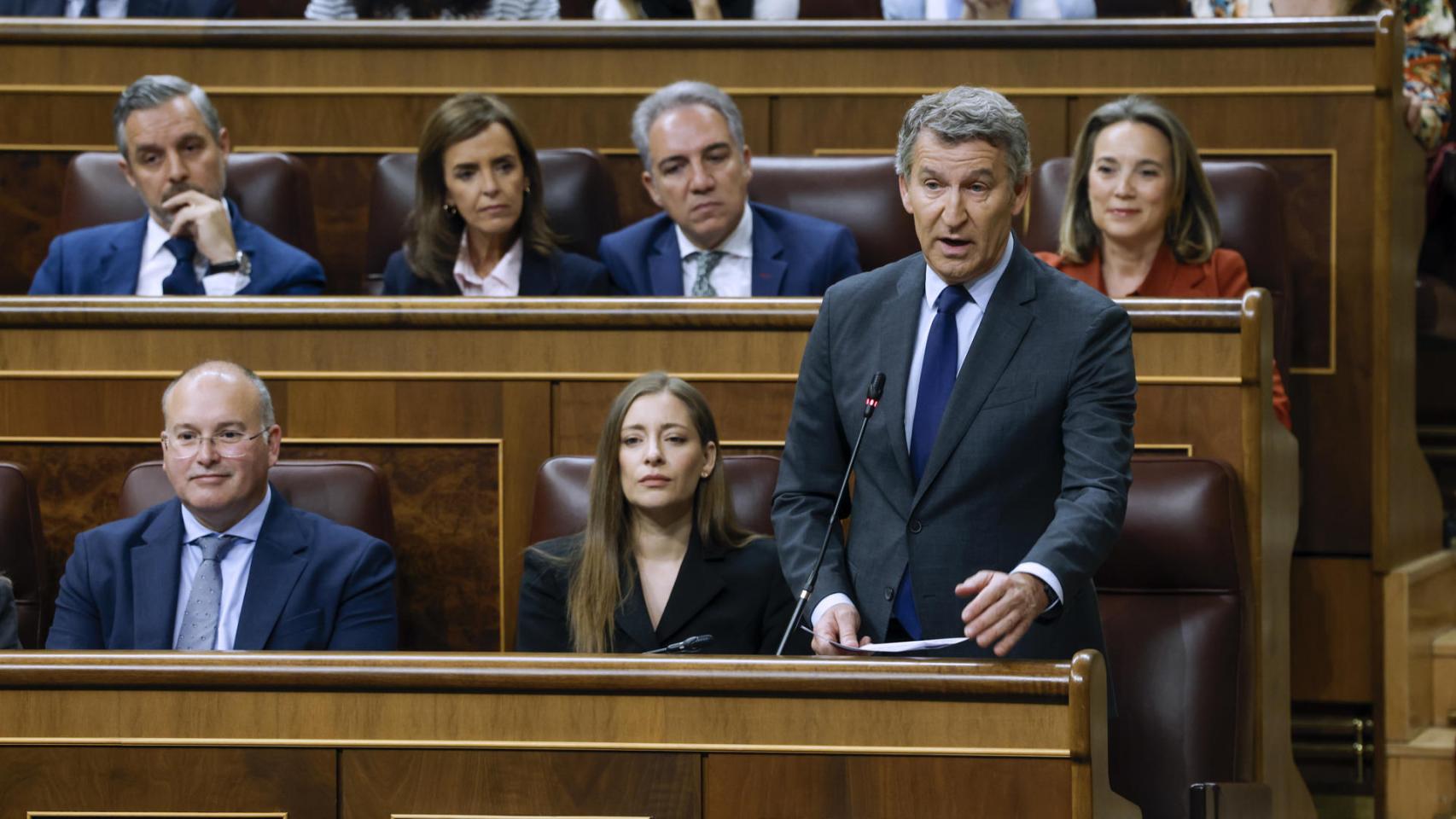 Feijóo le dice a Sánchez que "el juicio a Ábalos es a su Gobierno" y Vaquero amenaza con retirar al PSOE la "compañía" del PNV