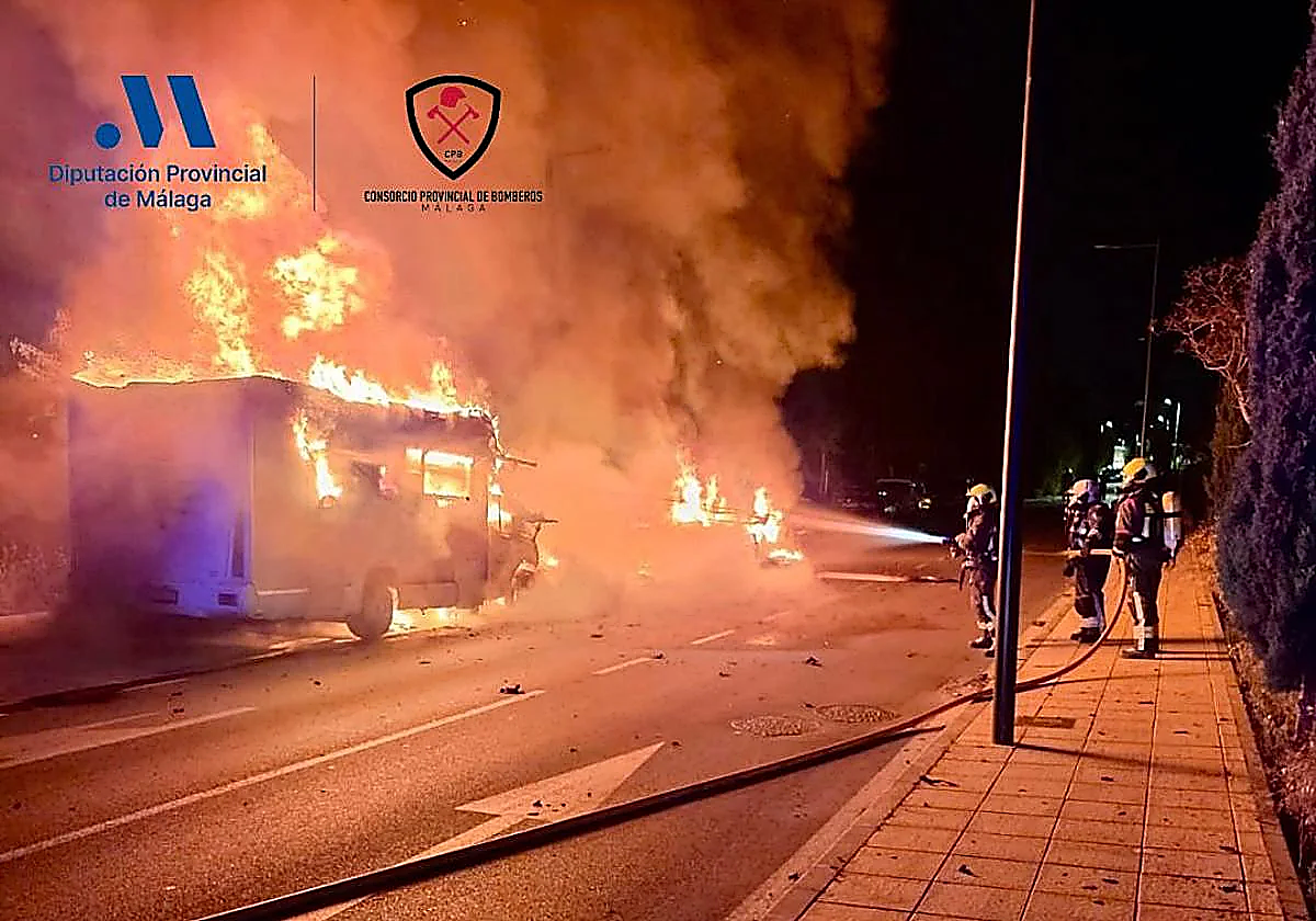 Estepona fire guts two motorhomes early on Wednesday morning