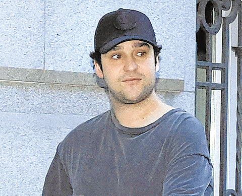 Froilán, romántico paseo por El Retiro con una joven morena