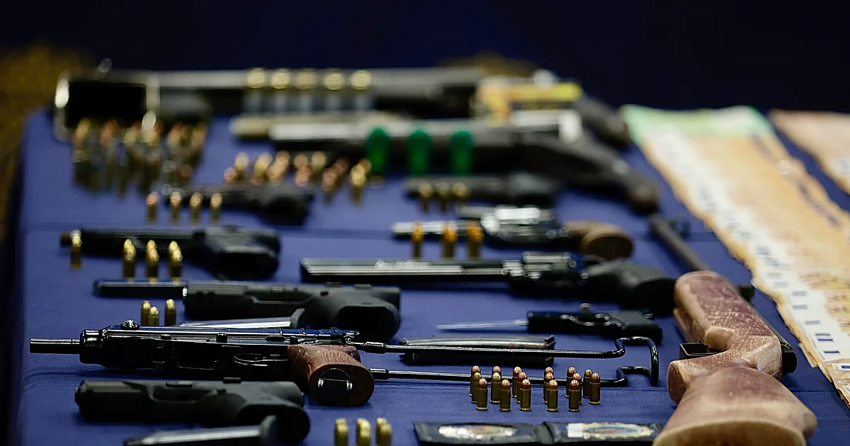 El arsenal que se escondía en La Trinidad: un subfusil de guerra capaz de disparar 900 balas en un minuto