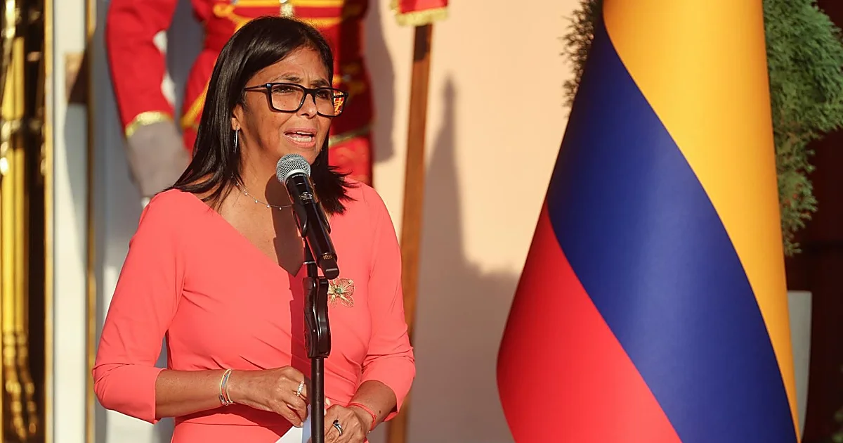 El PP ironiza con la invitación a Delcy Rodríguez para la Cumbre Iberoamericana: «Que traiga el oro»