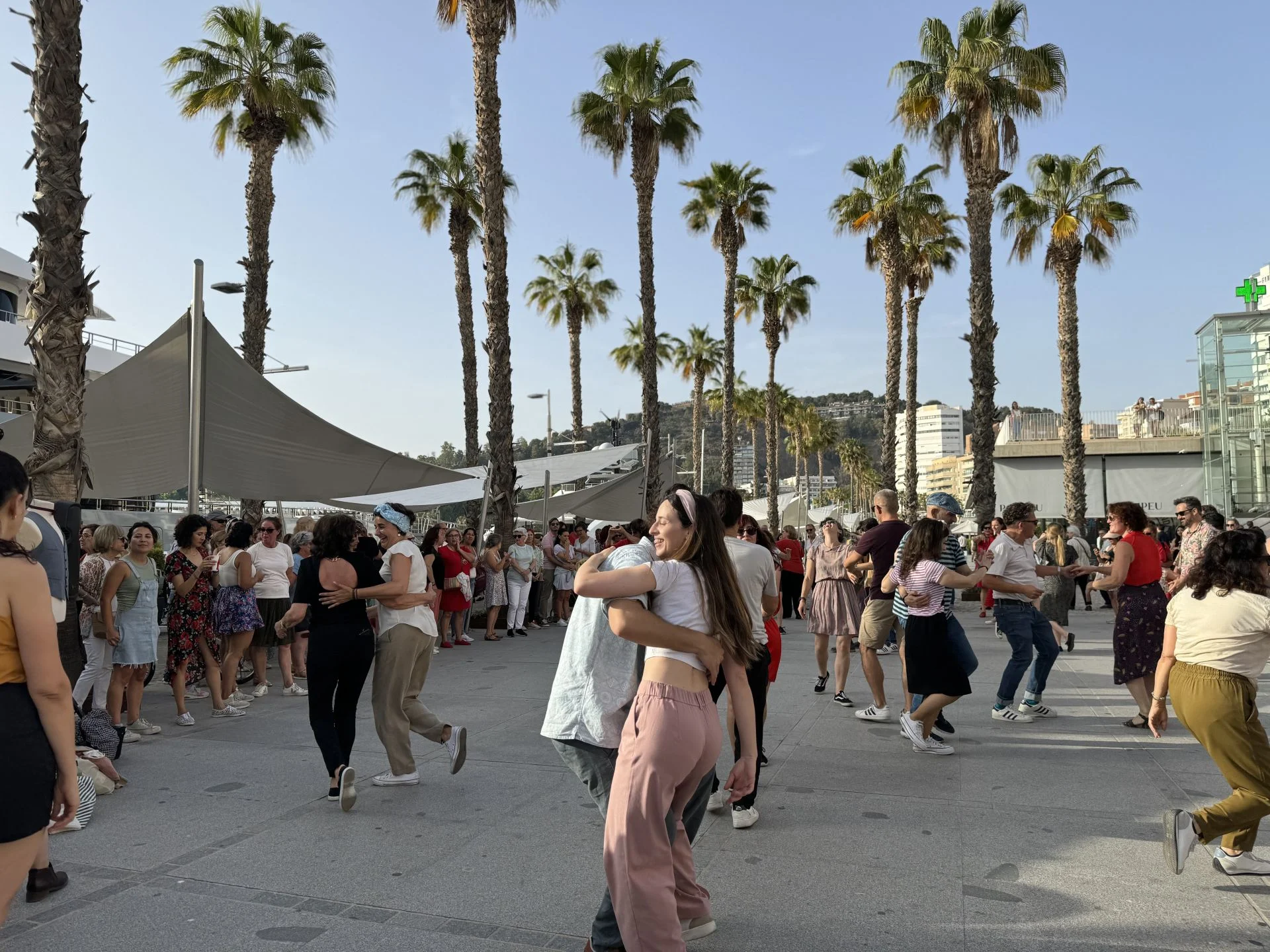 En Muelle Uno celebramos a la estrella de cada familia con concierto, swing y ambiente vintage