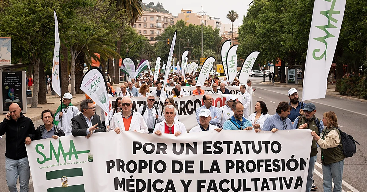 Médicos de toda Andalucía protestan contra el Estatuto Marco: «Estamos hasta los fonendos»