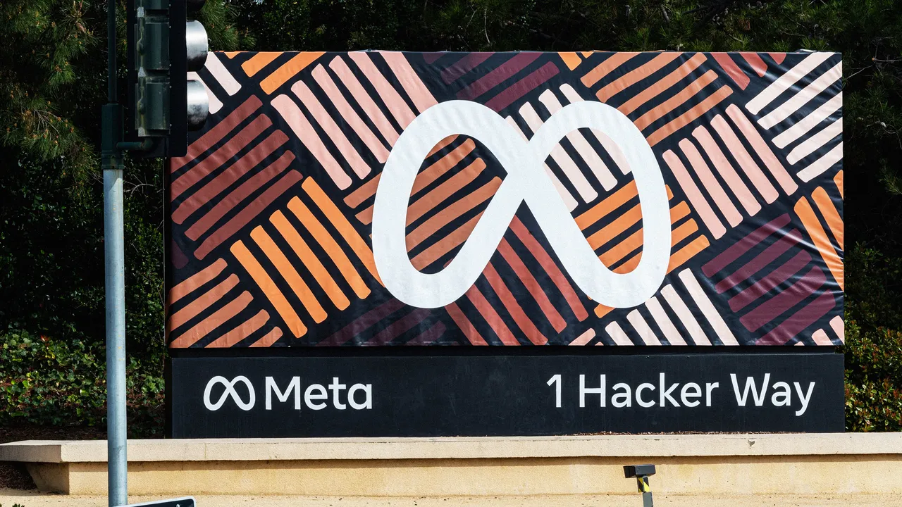 Meta despide a cientos de trabajadores que entrenaban su IA para sustituirlos… con IA