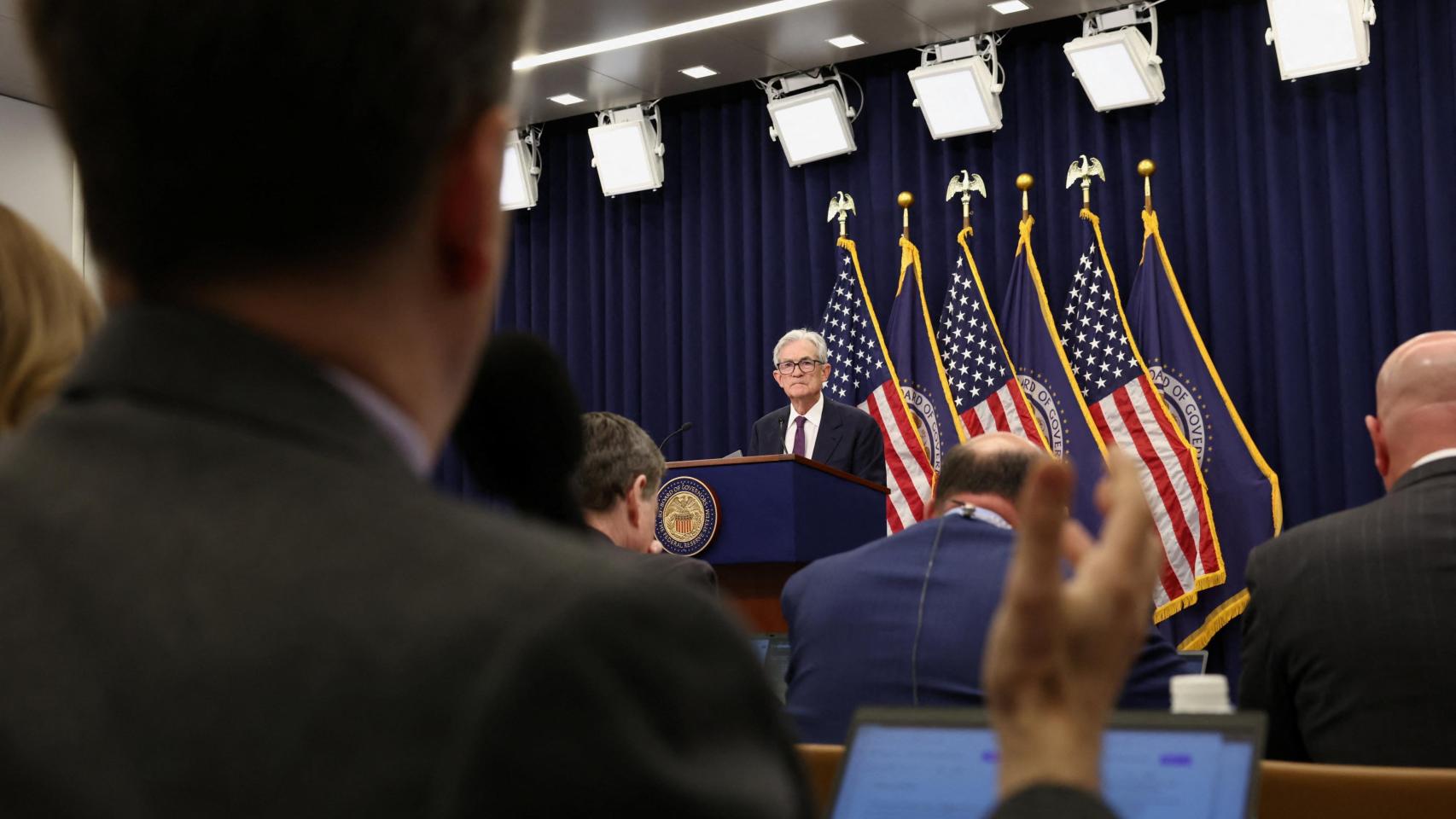 Powell desafía a Trump y permanecerá como gobernador "de perfil bajo" en la Fed