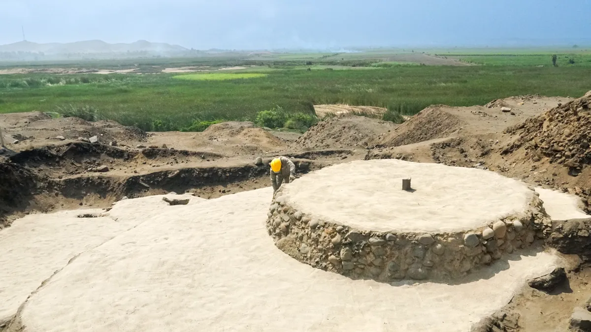 Descubren en Perú una estructura de 4,000 años que conectaba los ciclos del Sol con la pesca