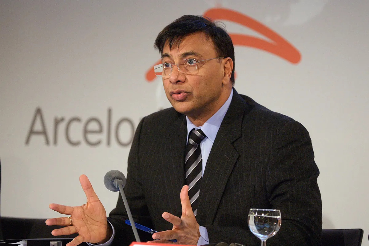 ArcelorMittal recorta un 28,6% su beneficio, pero eleva sus ingresos