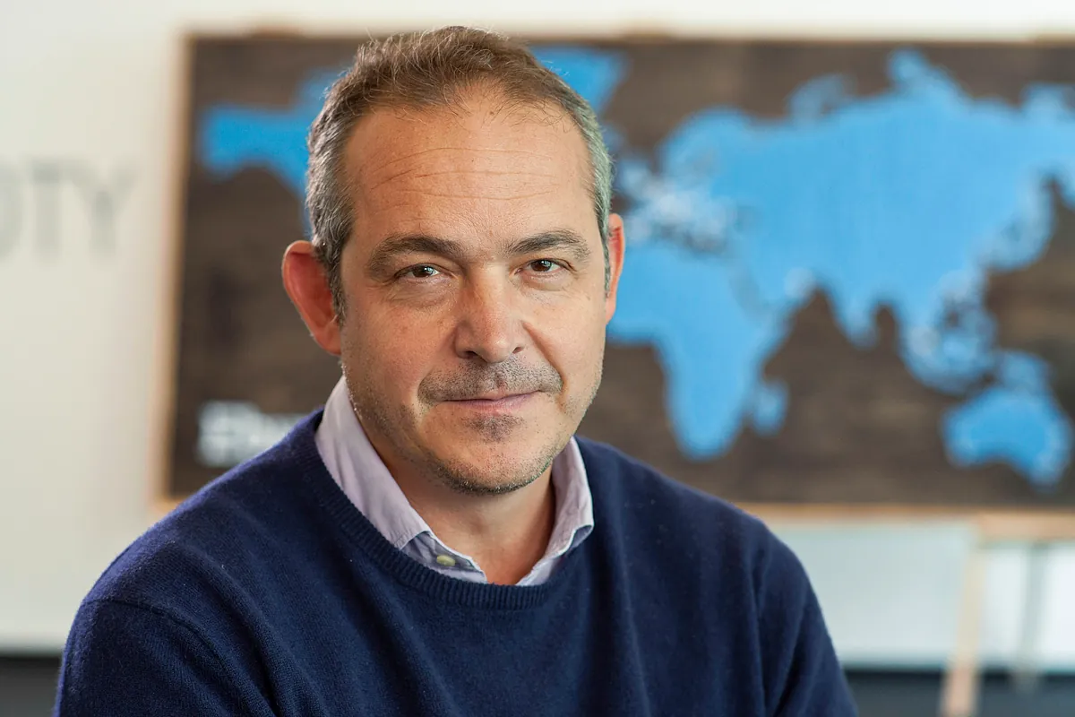 Ebury, filial de pagos Santander, levanta 635 millones y aleja su salida a Bolsa