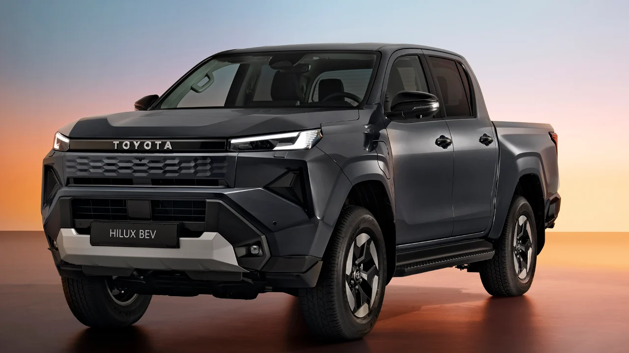 Toyota lanza la nueva Hilux eléctrica y sus precios… te van a sorprender tanto como su autonomía