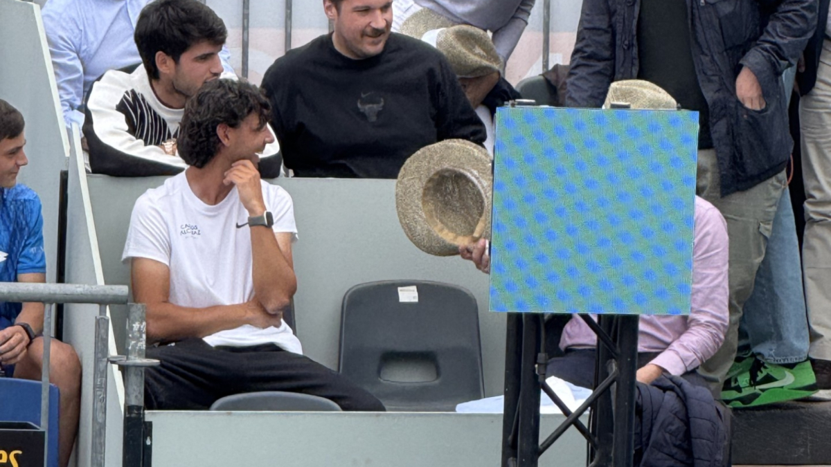 Máxima expectación: Carlos Alcaraz acude a la Caja Mágica para ver jugar a su hermano pequeño Jaime