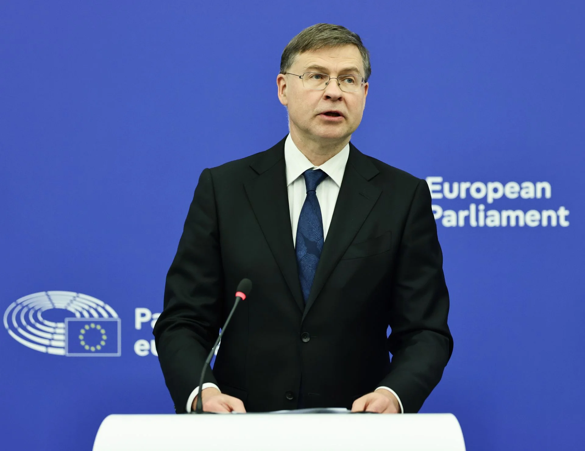 Bruselas redefine sus reglas sobre fusiones para crear 'campeones europeos'