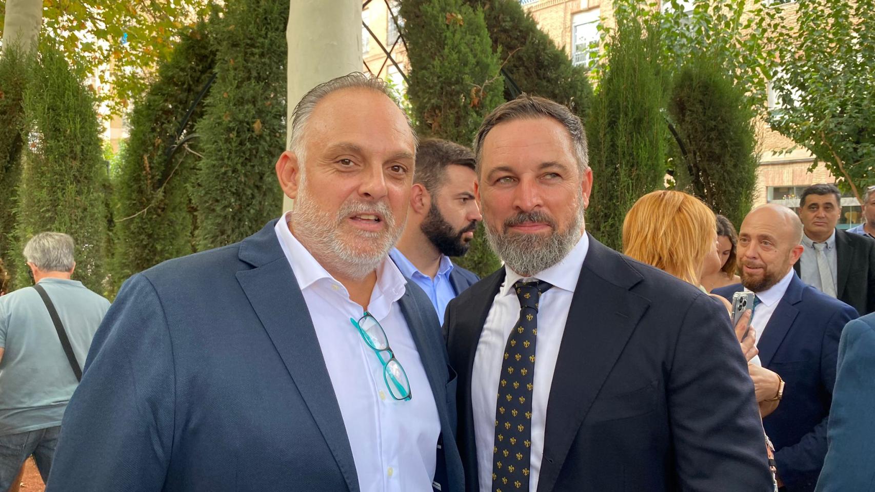 Mendiolea deja Vox con un dardo para Abascal: "El partido está secuestrado por illuminatis que imponen sus ideas"