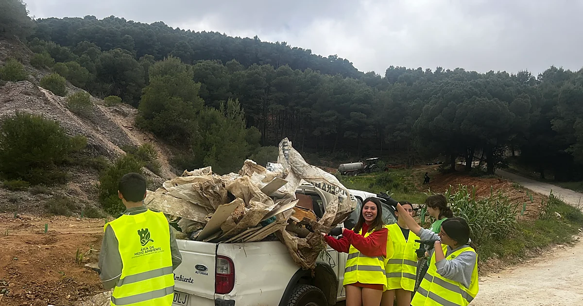 El instituto Huerta Alta e Alhaurín de la Torre le declara la guerra a los microplásticos