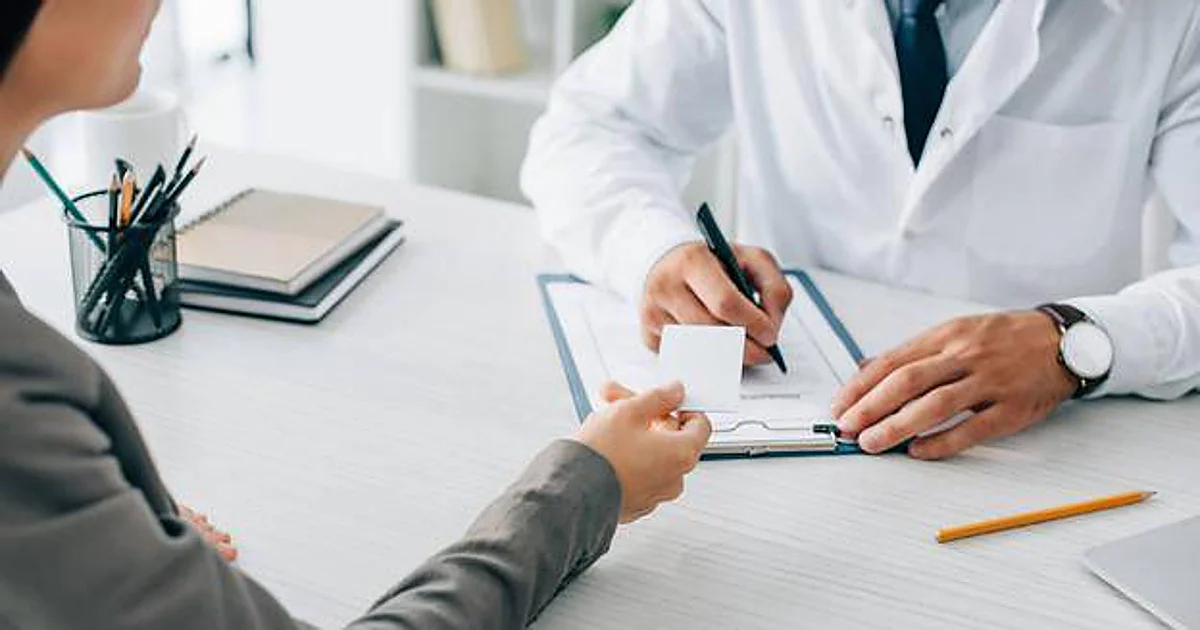 Sancionan a un centro médico por obligar a un paciente a pagar 30 euros por su historial clínico