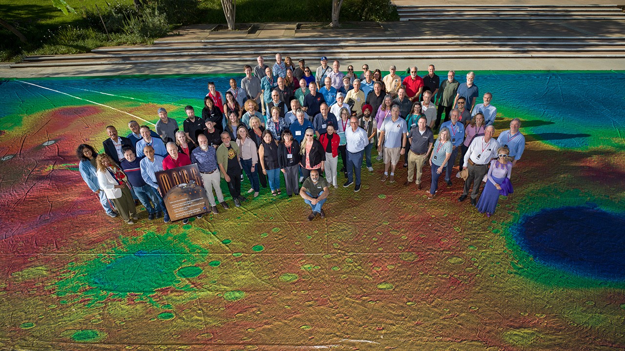 Odyssey Team Celebrates on a Global Map of Mars