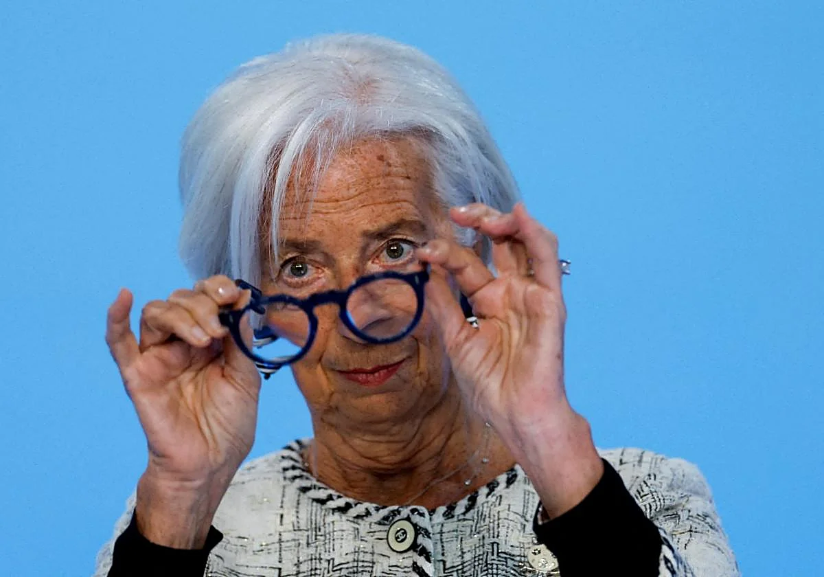 El BCE mantiene los tipos en el 2% pero apunta a una posible subida en junio