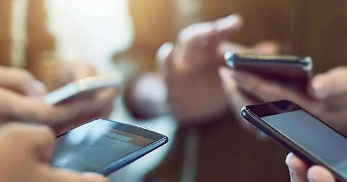 «En TikTok, Instagram y Roblox podemos controlar quién puede enviar mensajes a nuestros hijos»