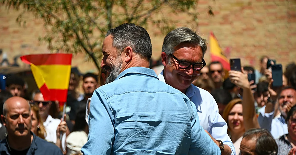 Vox busca en las urnas un grillete para Juanma Moreno