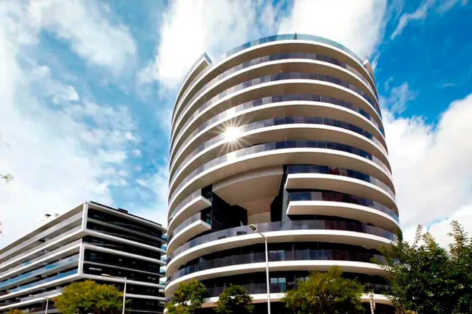 Azora compra a Patrizia una cartera de viviendas en Barcelona por más de 350 millones