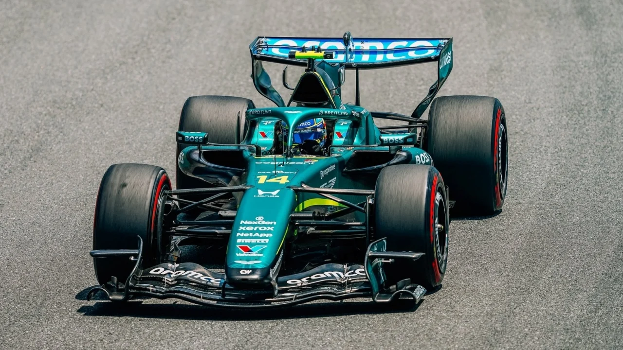 Alonso ya pelea con el Cadillac de Pérez: “No hemos rodado mucho en grupo, así que aprovechamos estos momentos”