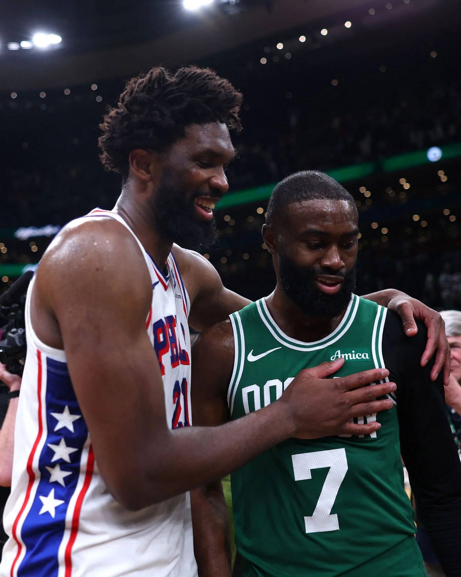 Los Celtics protagonizan un hundimiento histórico ante los Sixers