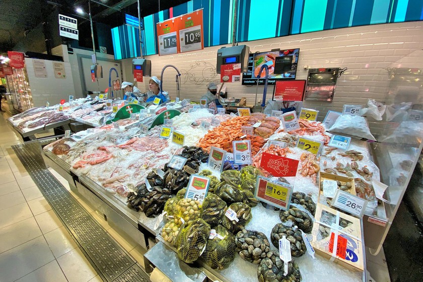 El pescado está sumido en una crisis histórica en España. Y hay una razón: cada vez triunfa más en el ocio que en casa