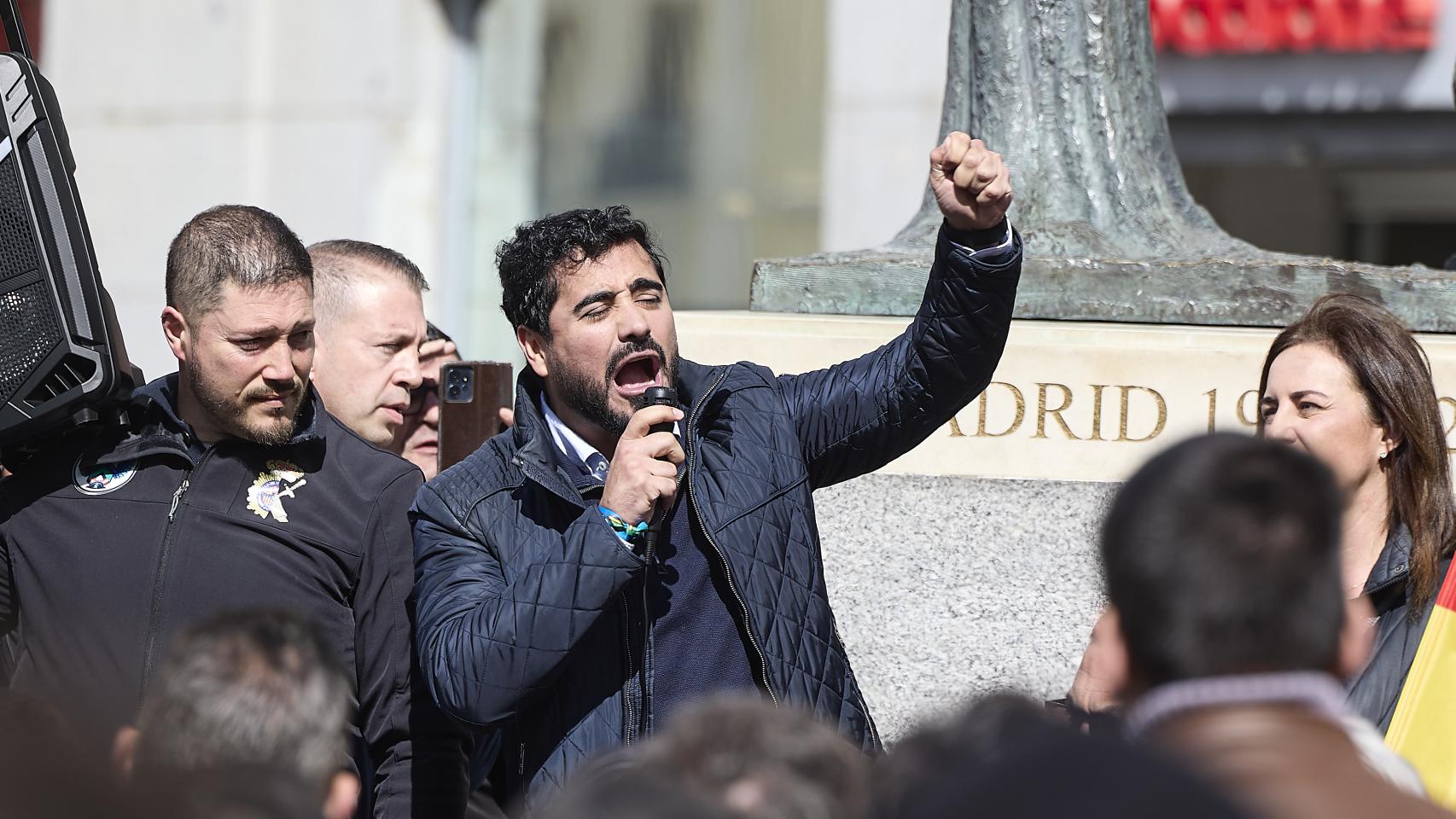 El padre de Alvise Pérez rompe su silencio ante las elecciones autonómicas: "Mi hijo debería estar en la cárcel"