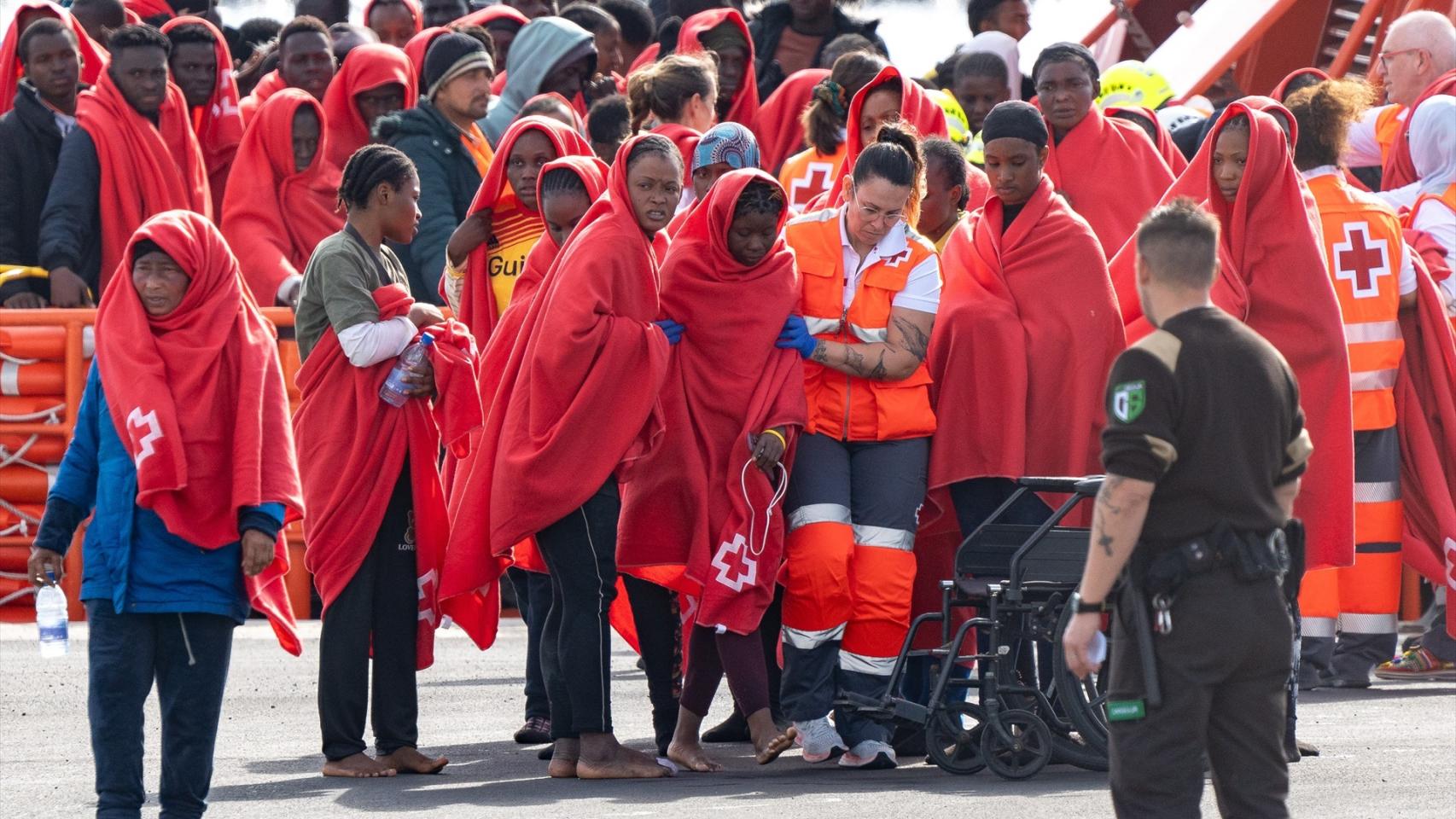 España destina más de 1.800 millones al año para atender a los inmigrantes irregulares y sólo 60 para impedir su llegada
