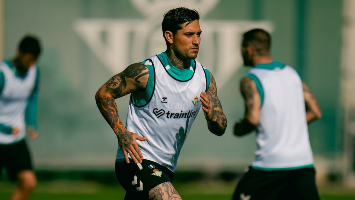 El Betis anticipará un año la salida del Chimy Ávila activando una cláusula incluida en su contrato