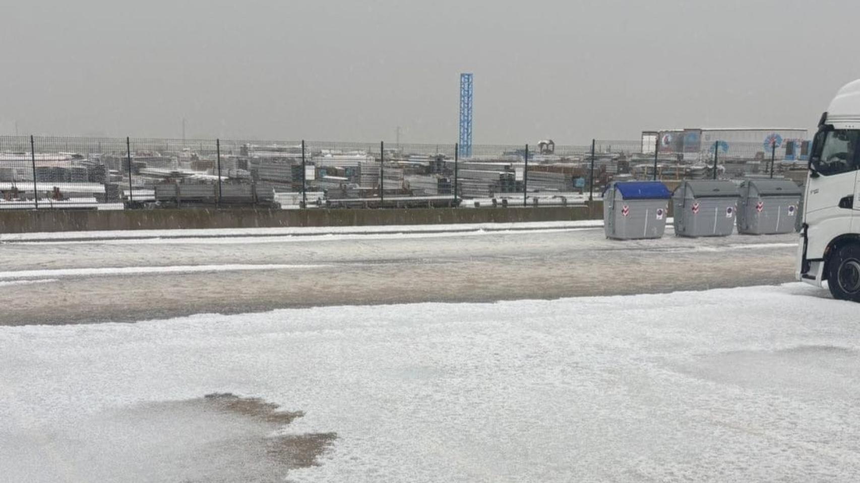Una fuerte granizada sacude Gallur (Zaragoza): "Eran bolas como canicas, ha estado más de media hora sin parar"