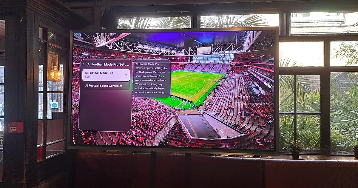 El fútbol se juega en la grada… pero se decide en la pantalla