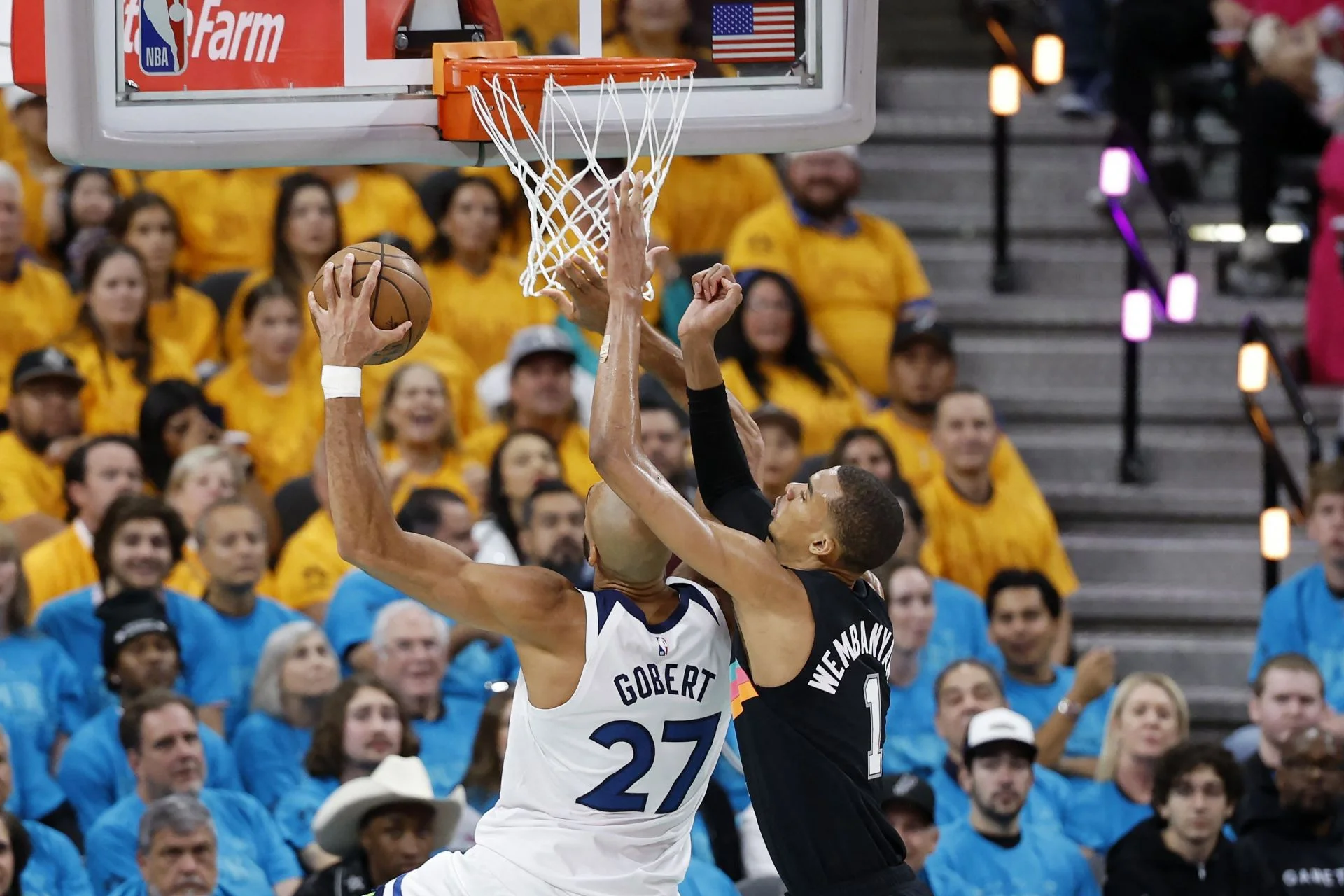 Wembanyama destroza el récord de tapones en los 'playoffs' de la NBA