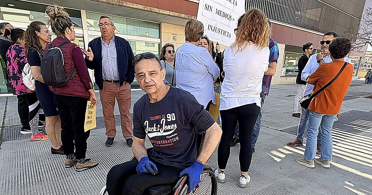 Victims of Vélez-Málaga pyramid scheme scam protest over delays to case