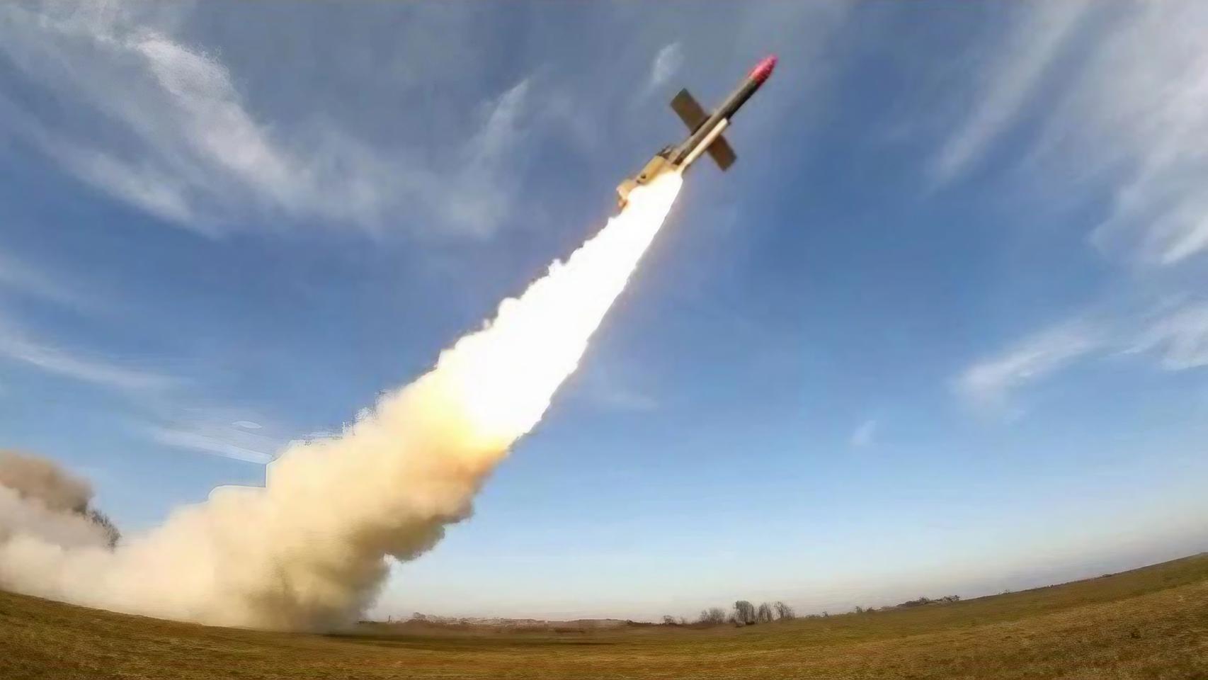 Ucrania estrena sus nuevos misiles transónicos 'Flamingo': destruye una fábrica militar de Rusia a 1.500 km de distancia