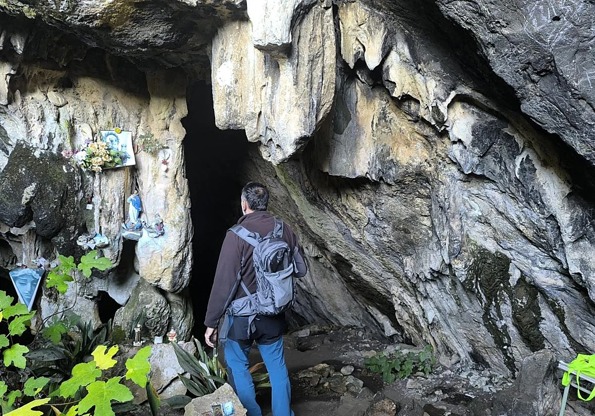 Sendero de la Cueva Santa: Una subida mística hasta el santuario natural de Monda