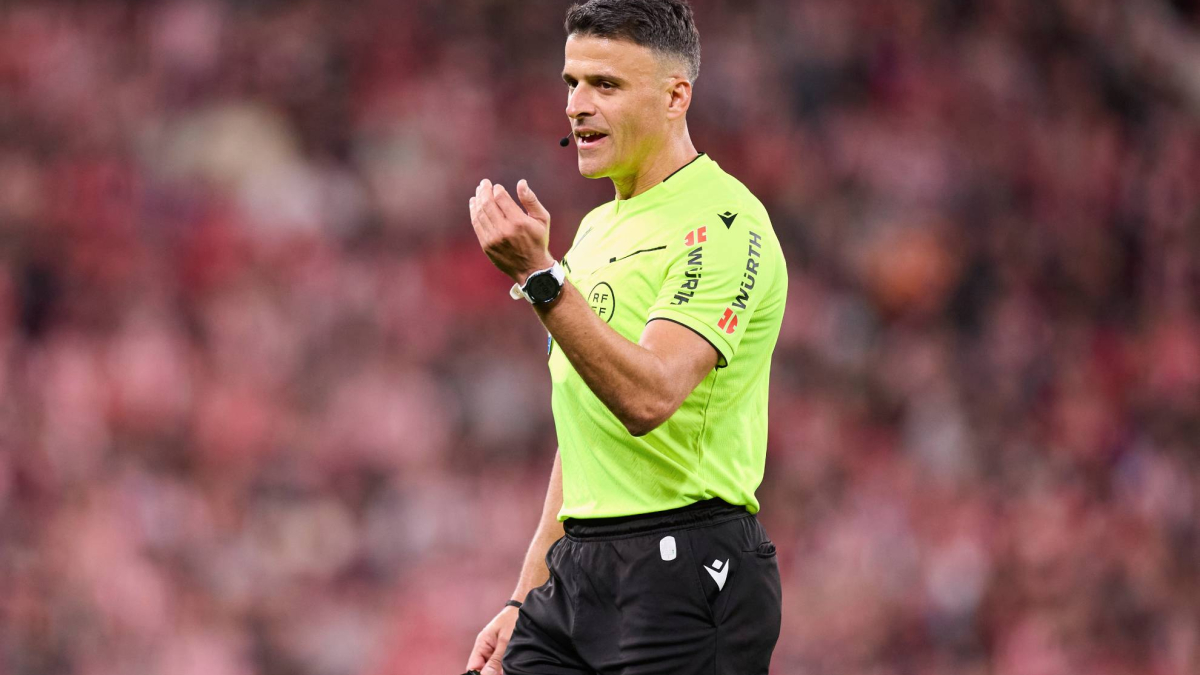 LaLiga denuncia insultos a Gil Manzano y cánticos contra España y la selección